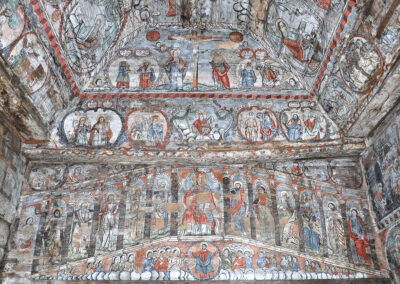 affreschi all'interno della chiesa di barsana