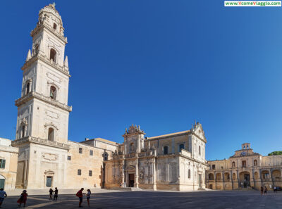 Piazza Duomo di Lecce con il campanile