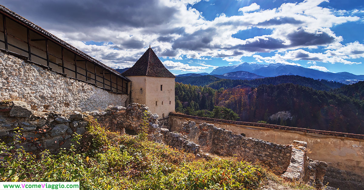 Rasnov (Romania): panorama con i monti della Transilvania